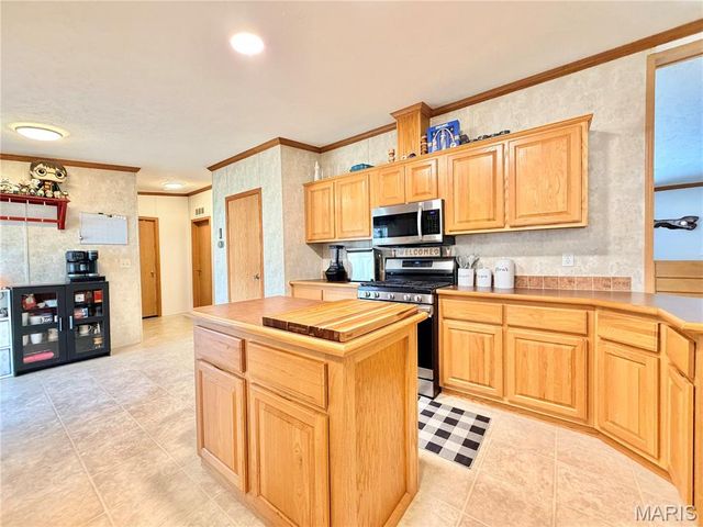 8048 Lakeside Drive, Caseyville, IL 62232