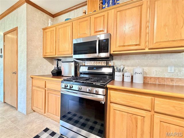 8048 Lakeside Drive, Caseyville, IL 62232