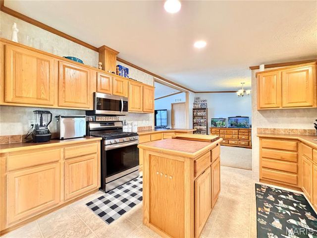 8048 Lakeside Drive, Caseyville, IL 62232