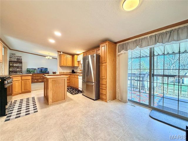 8048 Lakeside Drive, Caseyville, IL 62232