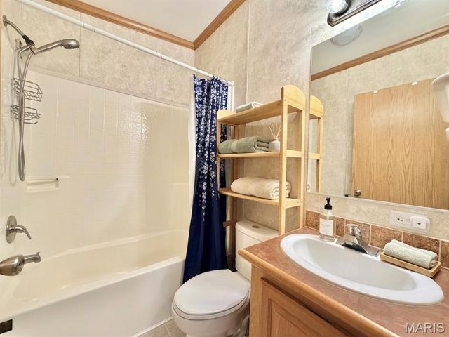 8048 Lakeside Drive, Caseyville, IL 62232