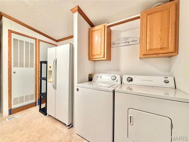 8048 Lakeside Drive, Caseyville, IL 62232