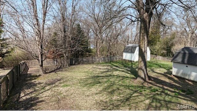 8048 Lakeside Drive, Caseyville, IL 62232