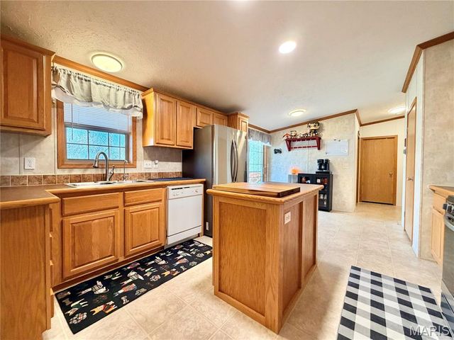 8048 Lakeside Drive, Caseyville, IL 62232