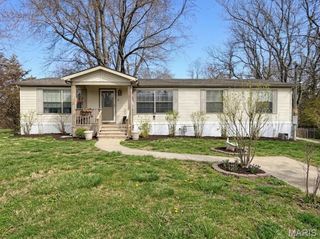 8048 Lakeside Drive, Caseyville, IL 62232