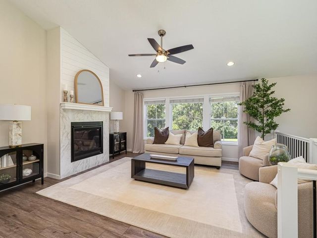 85 Maple Island Road, Lakeville, MN 55044