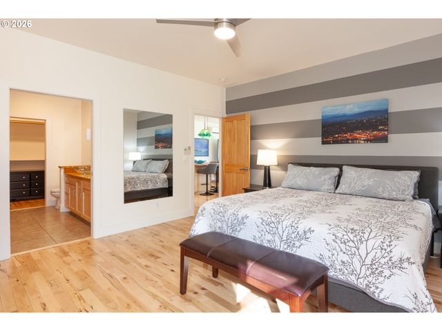 402 Bluff Rd, Hood River, OR 97031