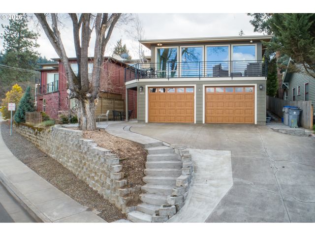 402 Bluff Rd, Hood River, OR 97031