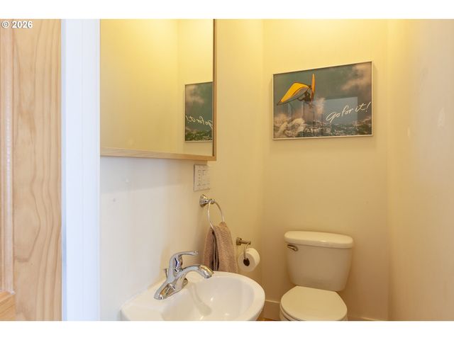 402 Bluff Rd, Hood River, OR 97031