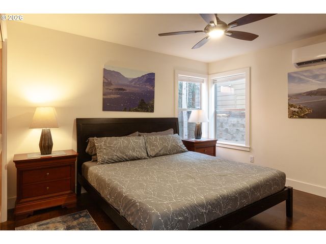 402 Bluff Rd, Hood River, OR 97031