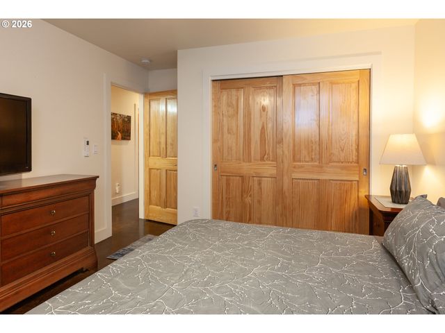 402 Bluff Rd, Hood River, OR 97031