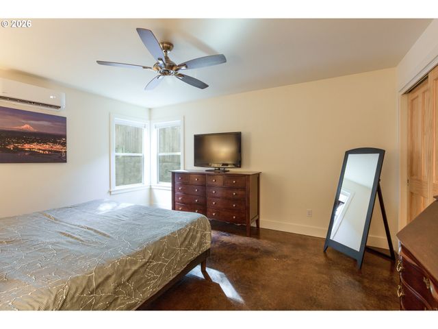 402 Bluff Rd, Hood River, OR 97031