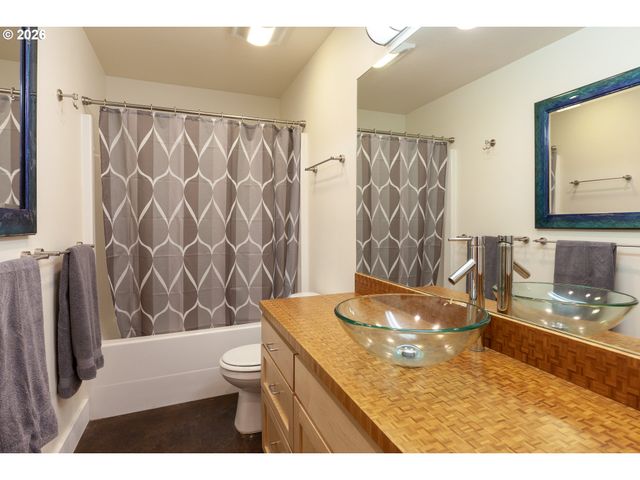 402 Bluff Rd, Hood River, OR 97031