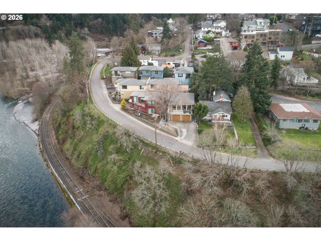 402 Bluff Rd, Hood River, OR 97031