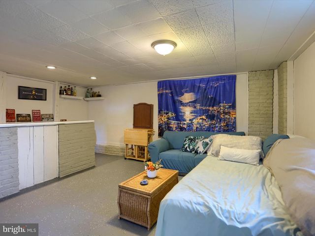 5931 YORK RD, Spring Grove, PA 17362