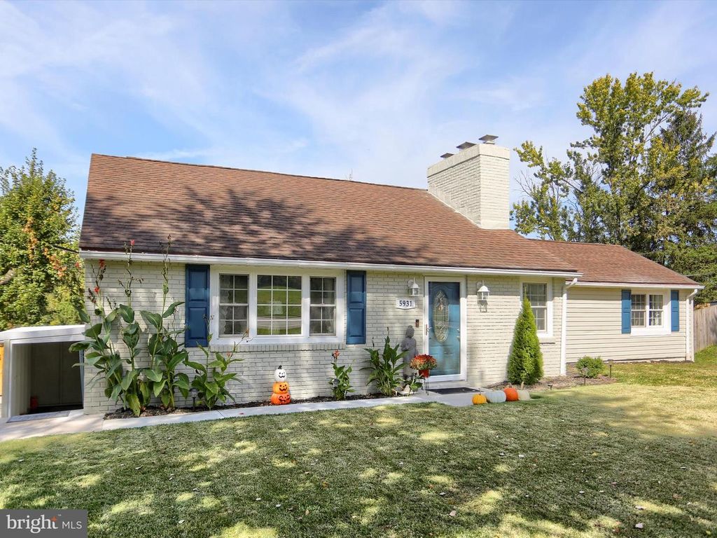 5931 YORK RD, Spring Grove, PA 17362