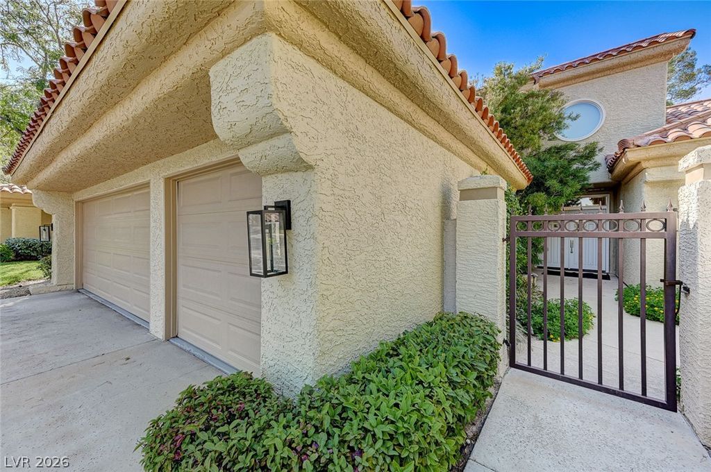 8121 Castle Pines Avenue, Las Vegas, NV 89113 — photo 3