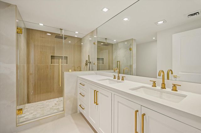 5001 Woodway Drive 1305, Houston, TX 77056