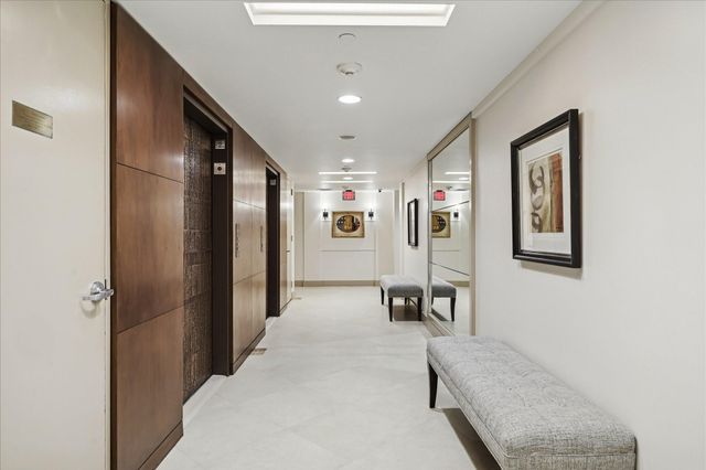 5001 Woodway Drive 1305, Houston, TX 77056