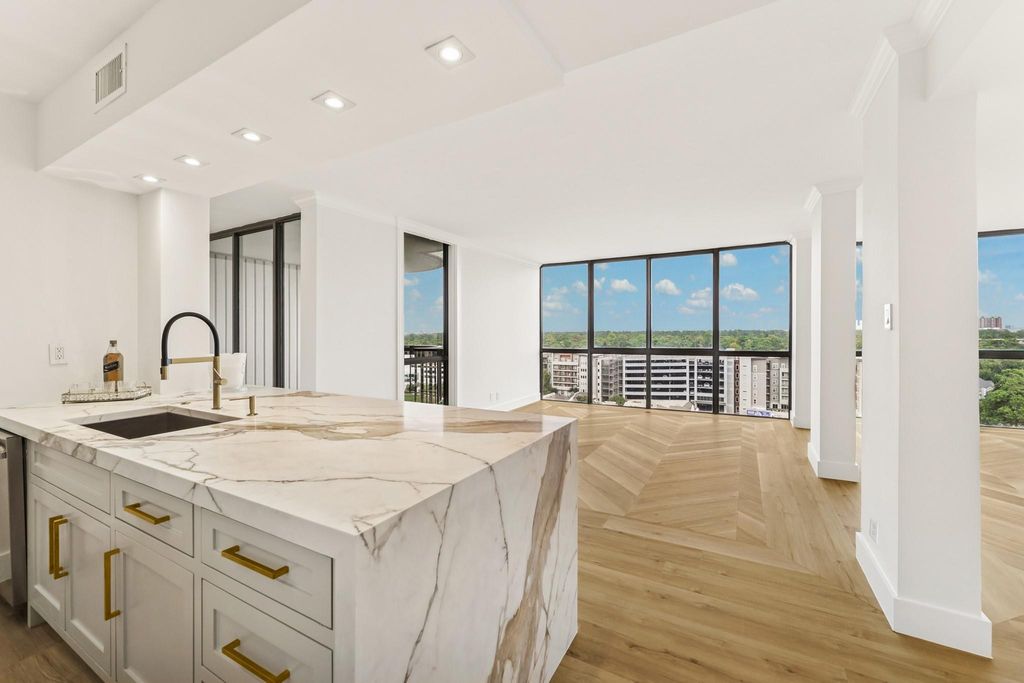 5001 Woodway Drive 1305, Houston, TX 77056