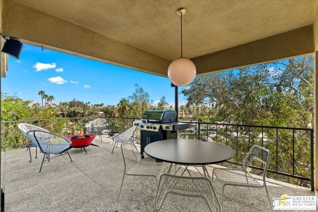 2020 Southridge Drive, Palm Springs, CA 92264