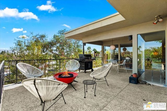 2020 Southridge Drive, Palm Springs, CA 92264