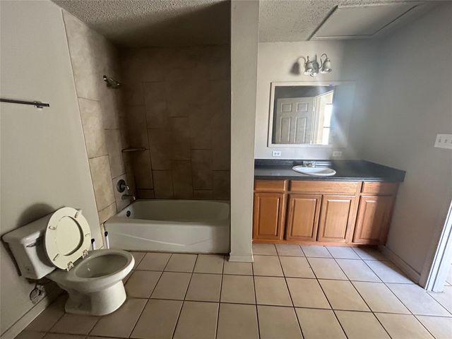 4806 Navarro Creek RD A, Del Valle, TX 78617