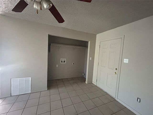 4806 Navarro Creek RD A, Del Valle, TX 78617