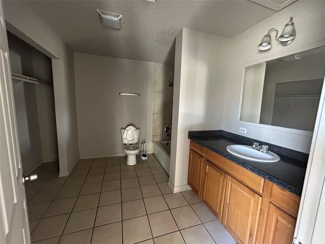 4806 Navarro Creek RD A, Del Valle, TX 78617