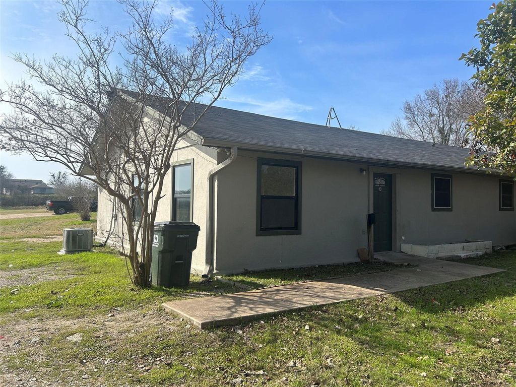 4806 Navarro Creek RD A, Del Valle, TX 78617