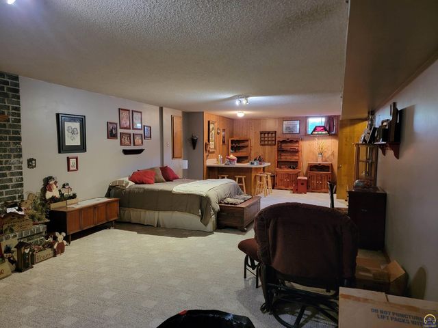 2225 Redwood Ave, Emporia, KS 66801