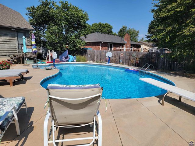 2225 Redwood Ave, Emporia, KS 66801