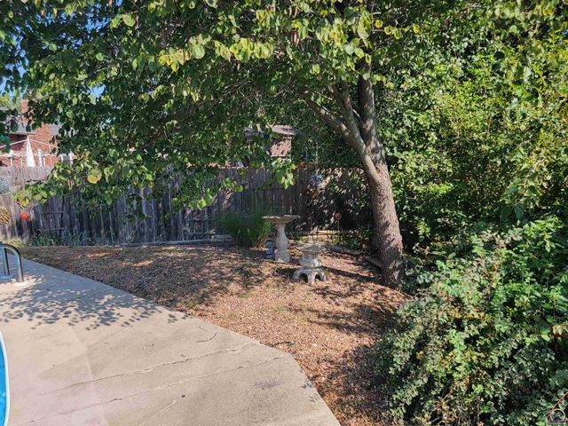 2225 Redwood Ave, Emporia, KS 66801