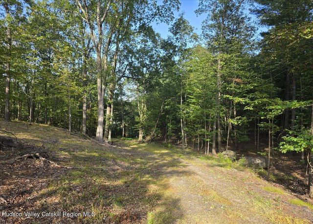 1927 Route 67, Leeds, NY 12451