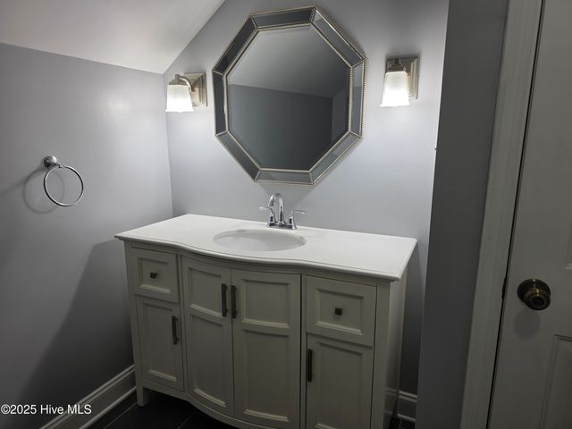 219 Drake Landing, New Bern, NC 28560