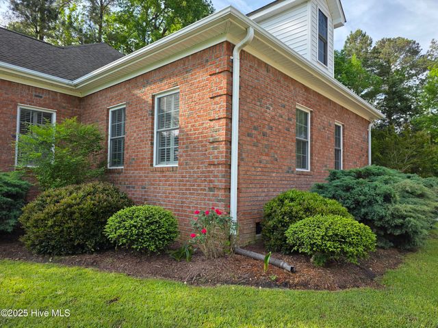 219 Drake Landing, New Bern, NC 28560