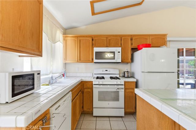 16433 Pauhaska, Apple Valley, CA 92307