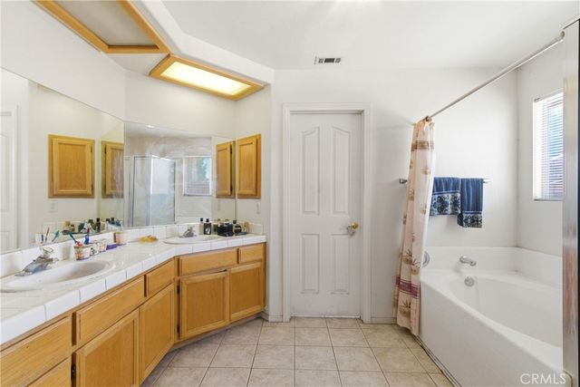 16433 Pauhaska, Apple Valley, CA 92307