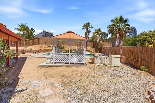 16433 Pauhaska, Apple Valley, CA 92307
