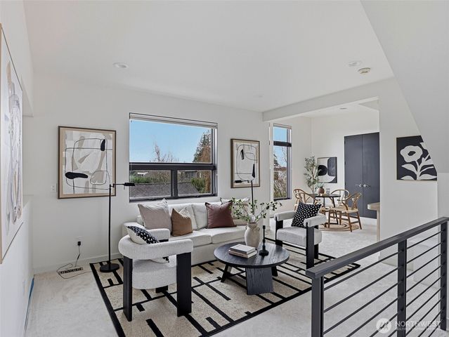 719 99th Avenue NE, Bellevue, WA 98004