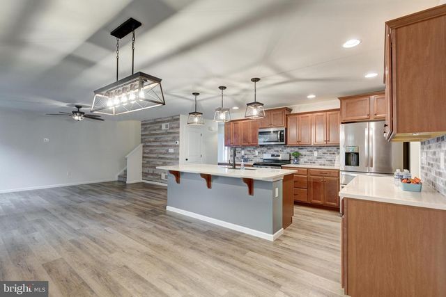 15 CLOVERFIELD ST, Stewartstown, PA 17363