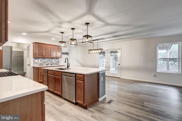 15 CLOVERFIELD ST, Stewartstown, PA 17363