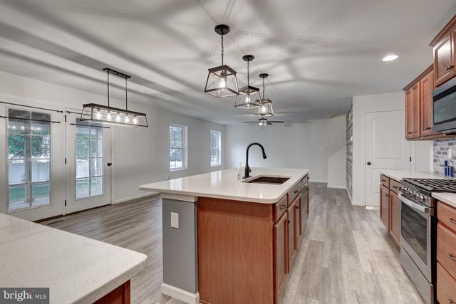 15 CLOVERFIELD ST, Stewartstown, PA 17363