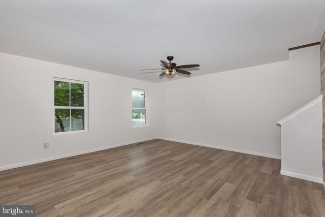 15 CLOVERFIELD ST, Stewartstown, PA 17363