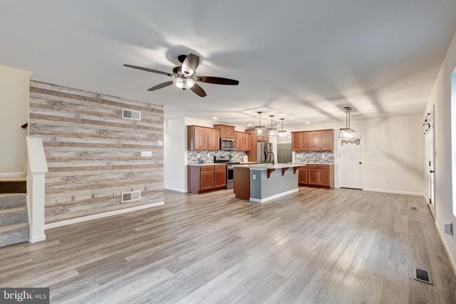 15 CLOVERFIELD ST, Stewartstown, PA 17363