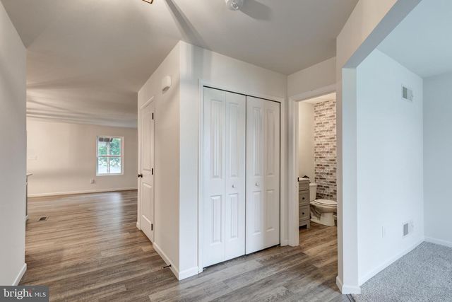 15 CLOVERFIELD ST, Stewartstown, PA 17363