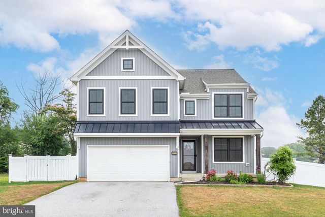 15 CLOVERFIELD ST, Stewartstown, PA 17363