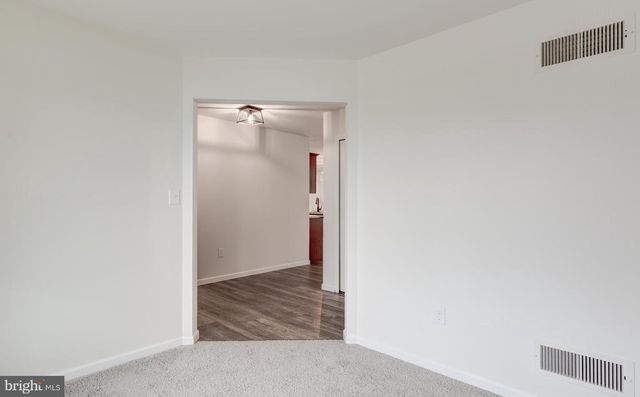 15 CLOVERFIELD ST, Stewartstown, PA 17363
