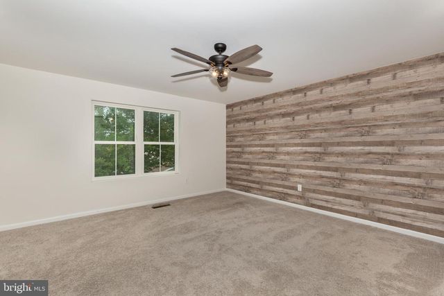 15 CLOVERFIELD ST, Stewartstown, PA 17363