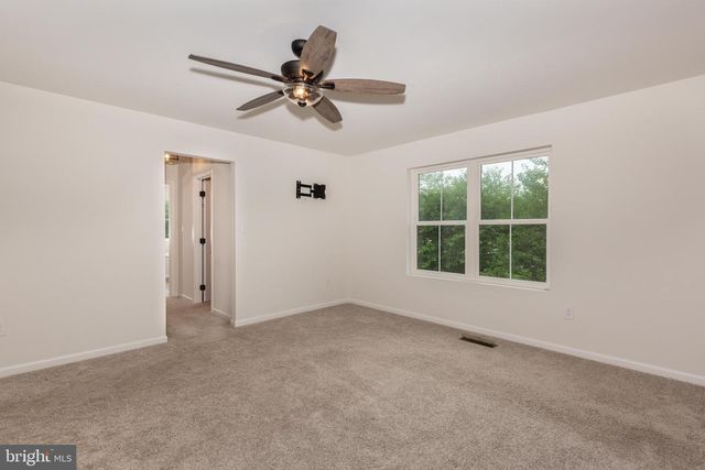 15 CLOVERFIELD ST, Stewartstown, PA 17363